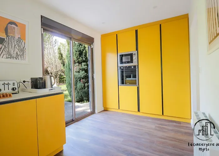 Oak Windows & Wood Βίλα *