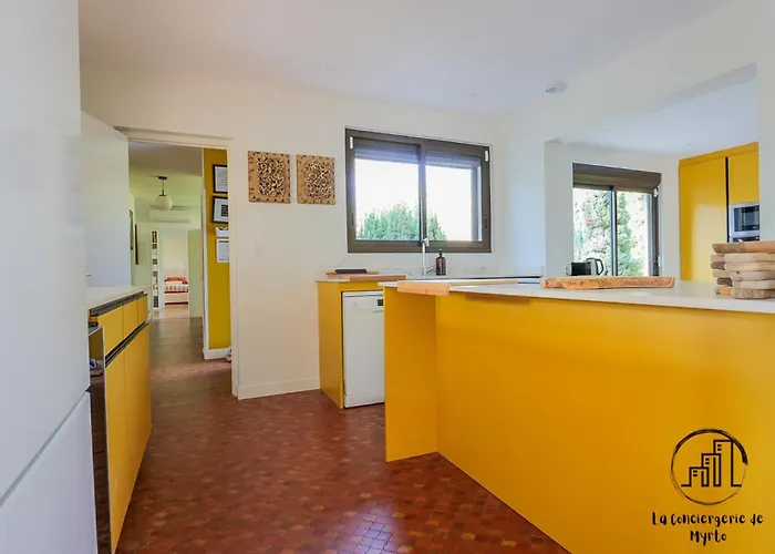 Βίλα Oak Windows & Wood Αλμπί