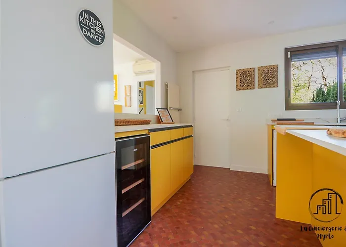 Oak Windows & Wood Βίλα