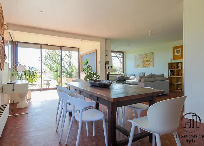 Oak Windows & Wood Βίλα *