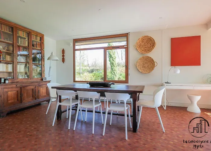 Βίλα Oak Windows & Wood Αλμπί