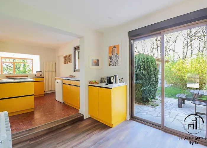 Oak Windows & Wood Βίλα *