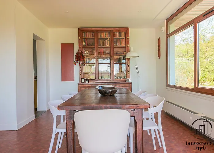 Βίλα Oak Windows & Wood Αλμπί